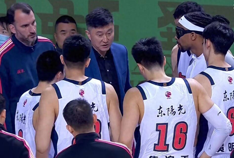 NBA直播-广东男篮麦考尔即将复出，北京男篮确定签下麦基，上海洛夫顿受伤