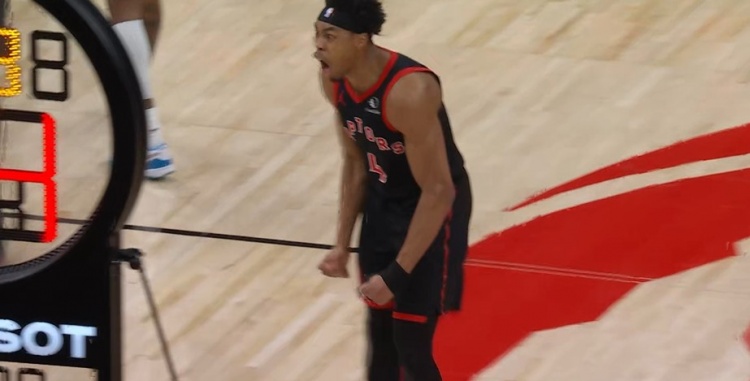 胜负手！杰伦·格林扣篮被巴恩斯后帽 巴雷特反击飞扣杀死比赛